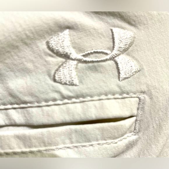 UNDER ARMOUR men’s white shorts, size 30, wrinkle due to folding, pre-loved - Picture 7 of 7